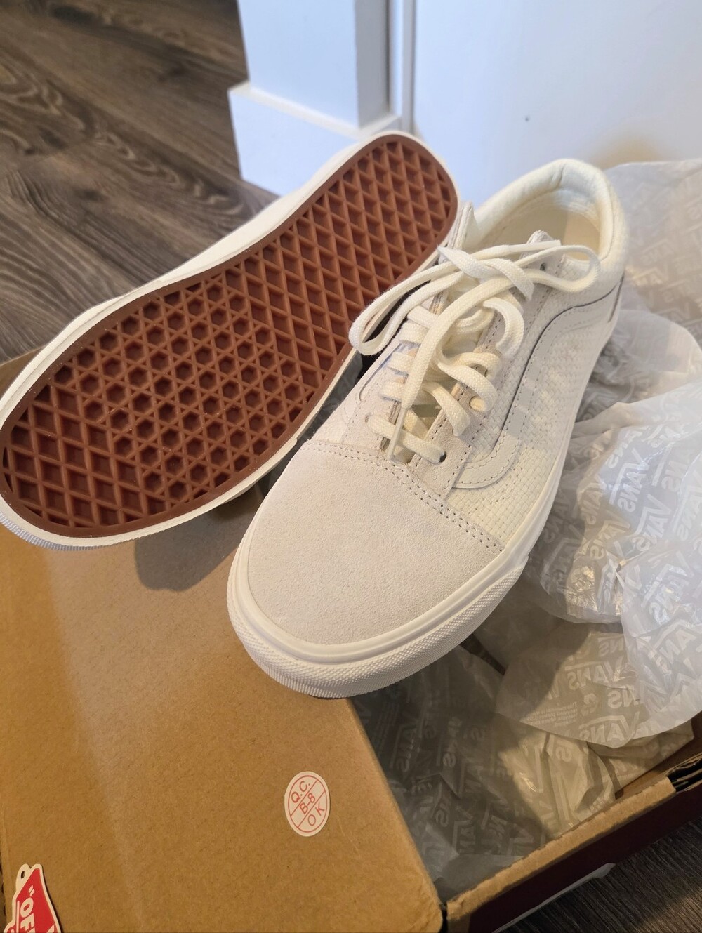 NEW Vans Classic Low-Top Sneakers in Off-White -  NEVER WORN